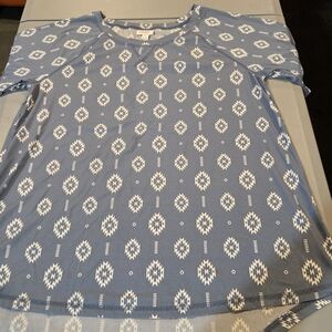 LuLaRoe Blue and White Geometric Top (5c34)